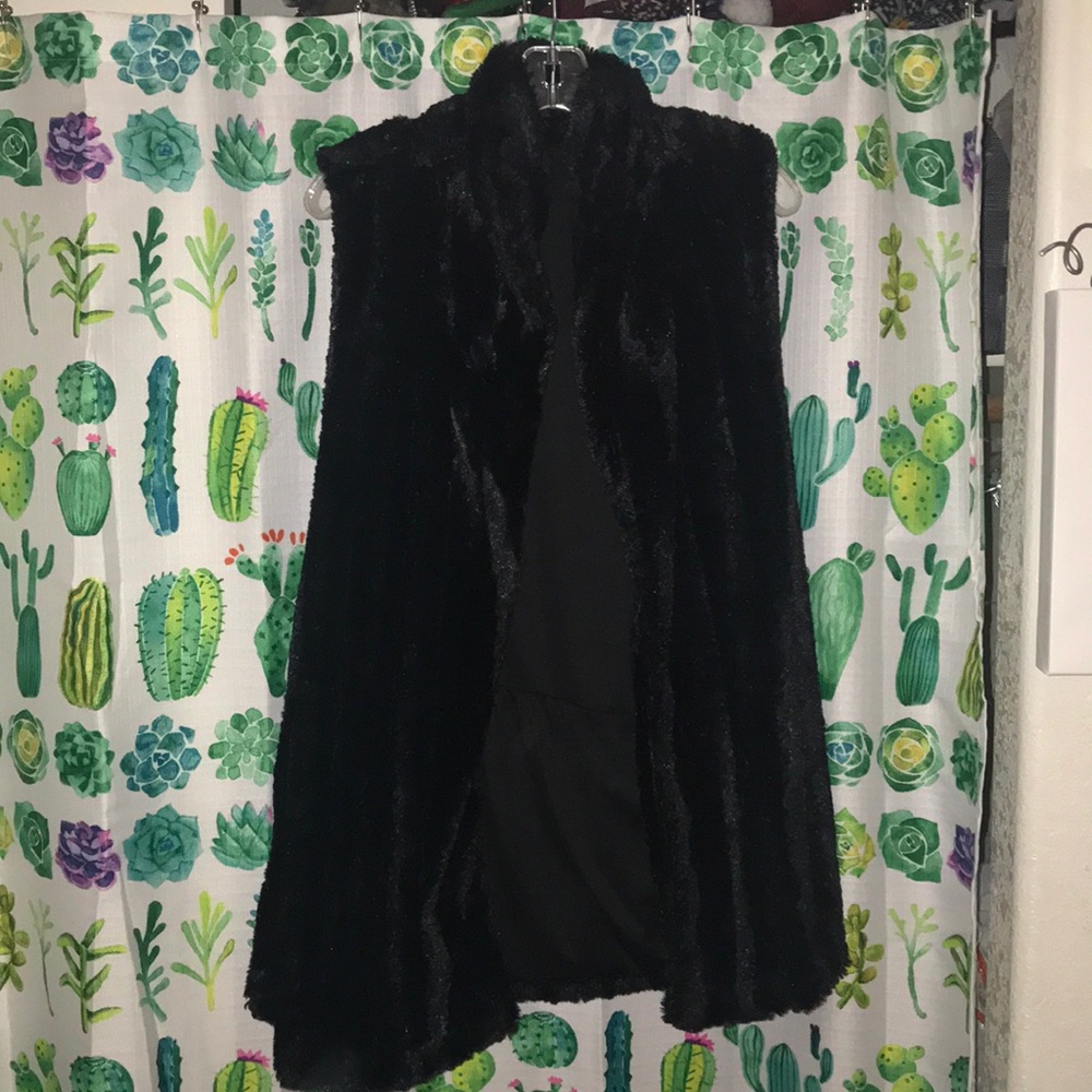Bobeau feaux fur vest. 1X. Worn once.